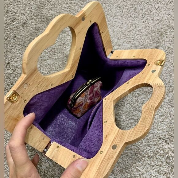 Free Coin Purse With Handmade Genuine Leather Floral Embossed Wooden Frame Bag - Picture 13 of 16